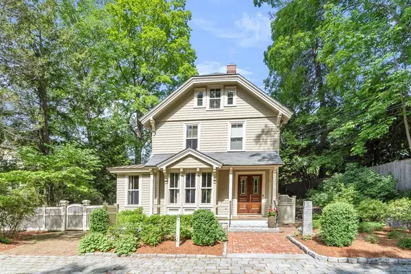 53 Monument St, Concord, MA 01742