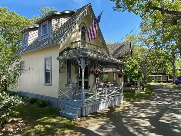 Oak Bluffs, MA 02557,19 Butler Ave