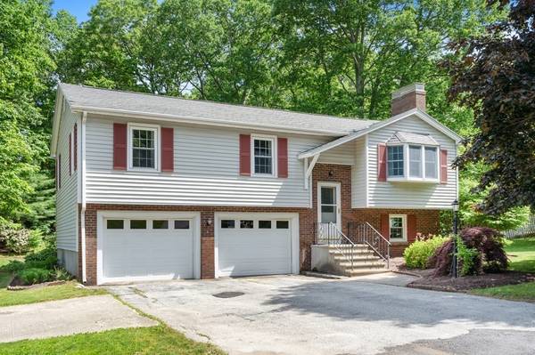 26 Jaybee Ave, Dudley, MA 01571