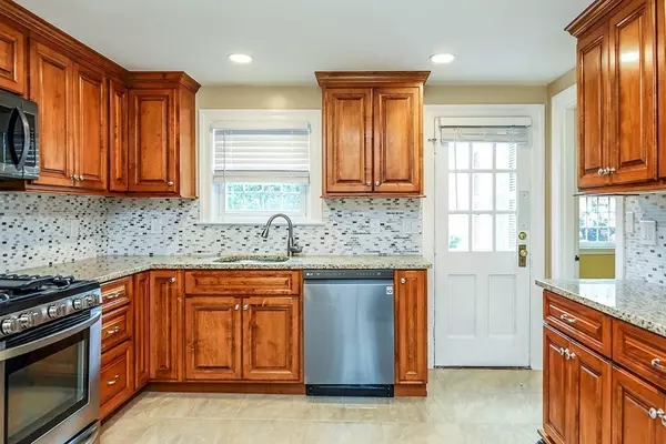 Waltham, MA 02453,32 Rose Hill Way