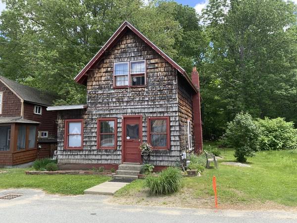 21 Chestnut Ave., Sterling, MA 01564