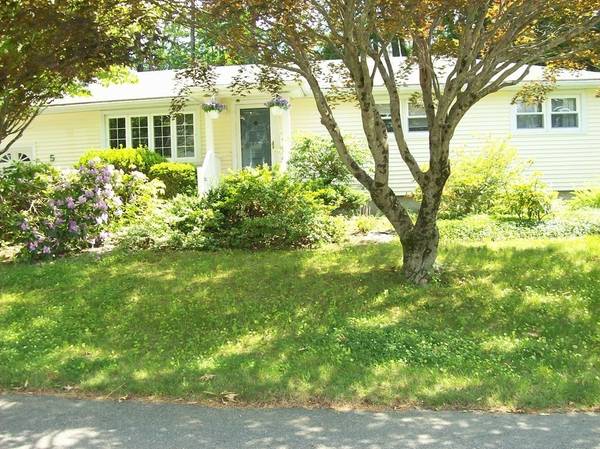 5 Mayflower Circle, Leicester, MA 01524