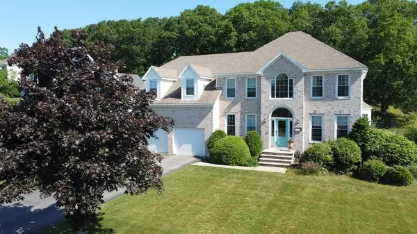 15 Red Gate Ln, Franklin, MA 02038