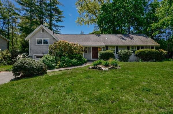 38 Crapo St, Marion, MA 02738