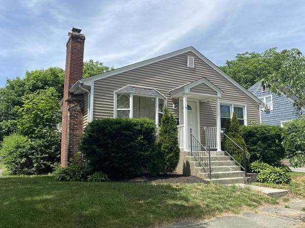 19 Rowena St, Worcester, MA 01606