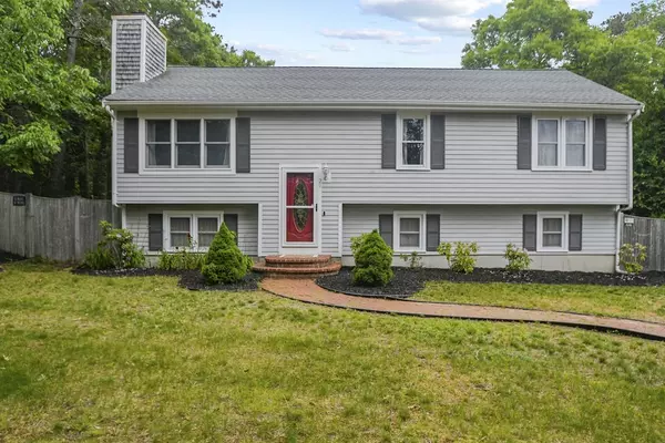 20 Pisces Ln, Plymouth, MA 02360