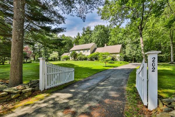 202 Hilltop Rd, Lancaster, MA 01523