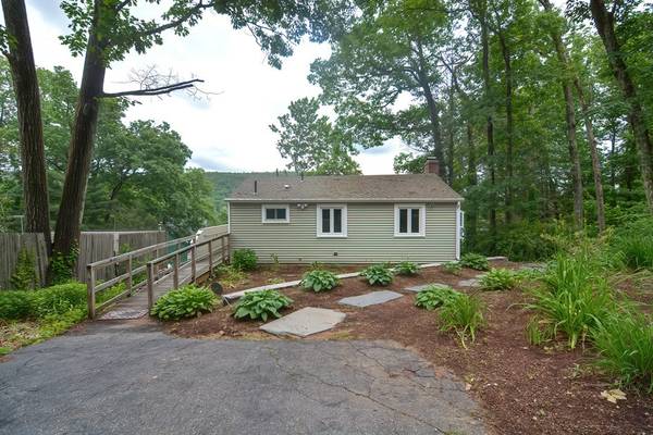 51 Old County Road, Holland, MA 01521