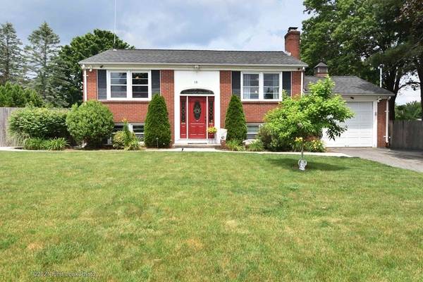 16 Sun Valley, Cumberland, RI 02864