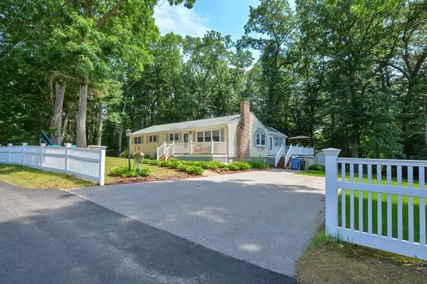 183 Janice Circle, Wrentham, RI 02903