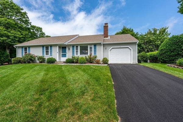 4 Washburn Pl, Dennis, MA 02660