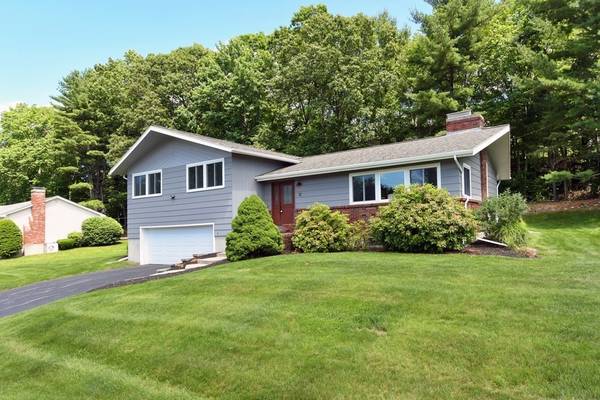 12 Forest Hill Dr, Shrewsbury, MA 01545