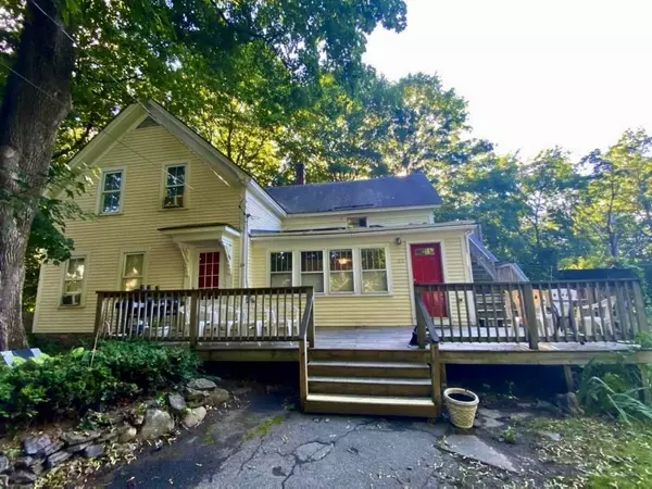 29 Prospect St, Pepperell, MA 01463