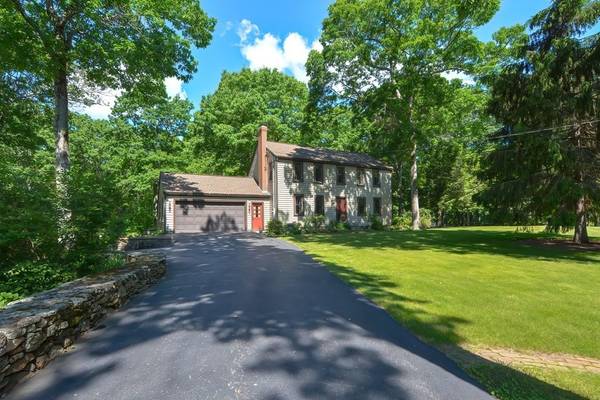 64 Gray Oaks Ln, Oakham, MA 01068