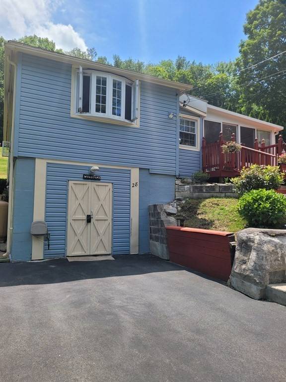 28 Hampden St, Chester, MA 01011