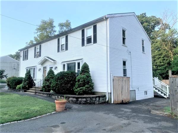 62 Wellesley Cir #62, Taunton, MA 02718