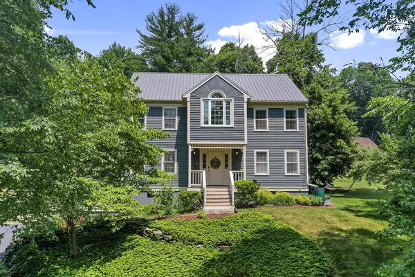 11 Pierce St, Pepperell, MA 01463