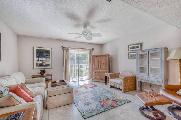 18081 SE Country Club DR 2-18, Tequesta, FL 33469