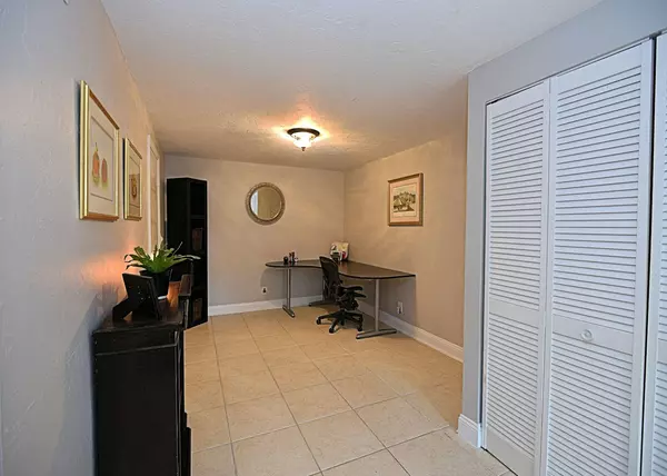 Tequesta, FL 33469,414 N N Cypress DR A