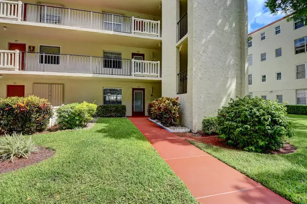 Delray Beach, FL 33446,24 Abbey LN 108