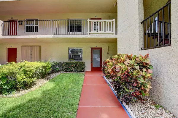 Delray Beach, FL 33446,24 Abbey LN 108