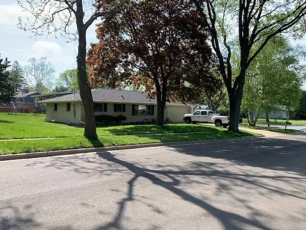 2905 Meadowbrook Rd, Middleton, WI 53562