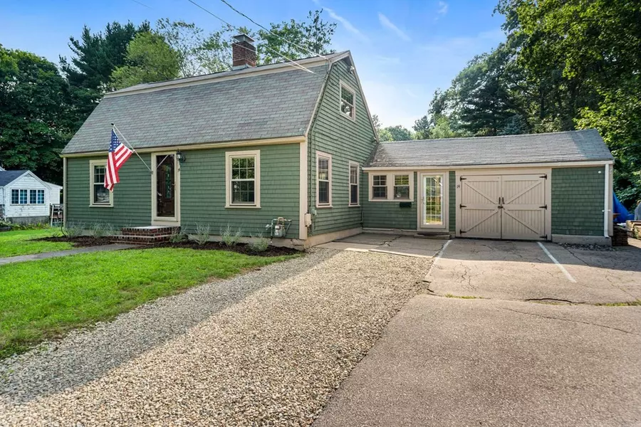 14 Pine St, Holbrook, MA 02343