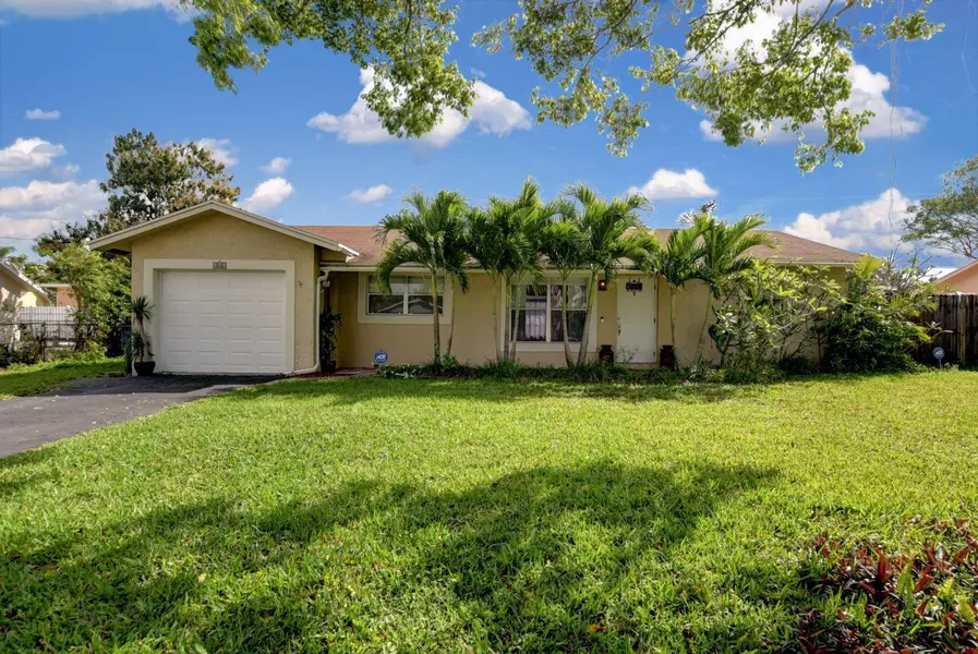 663 Eagle CIR, Delray Beach, FL 33444