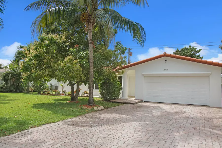 690 Heron DR, Delray Beach, FL 33444