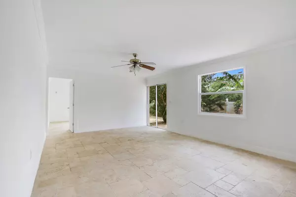 Delray Beach, FL 33444,690 Heron DR