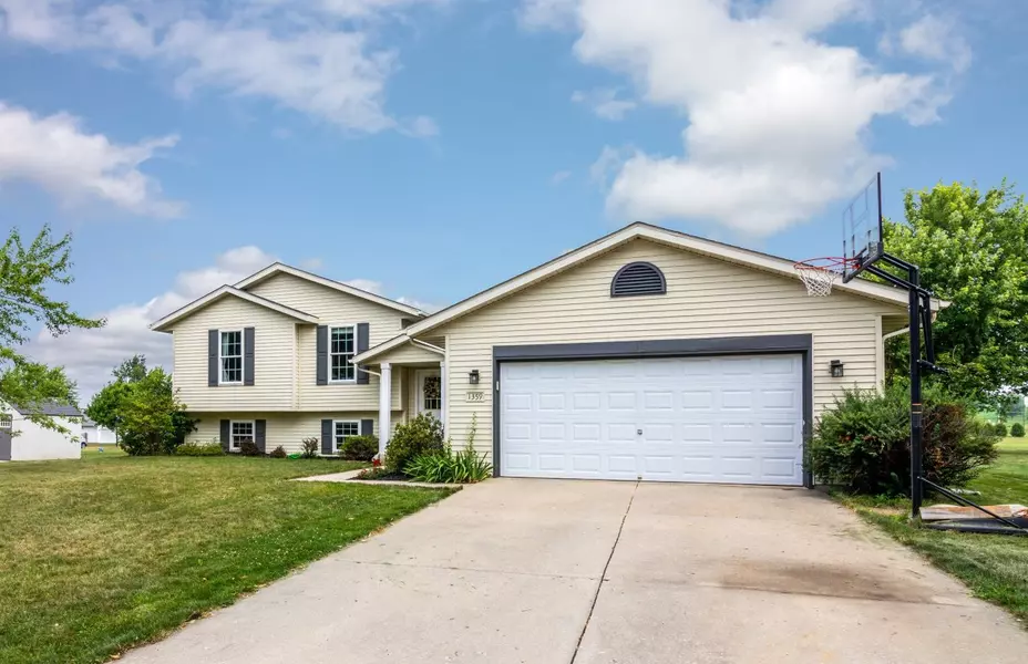 1359 Honeysuckle Ln, Lake Mills, WI 53551