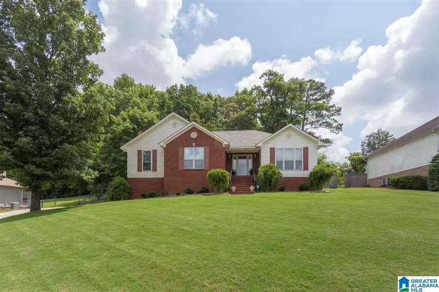 1004 MAGNOLIA CIRCLE, Leeds, AL 35094