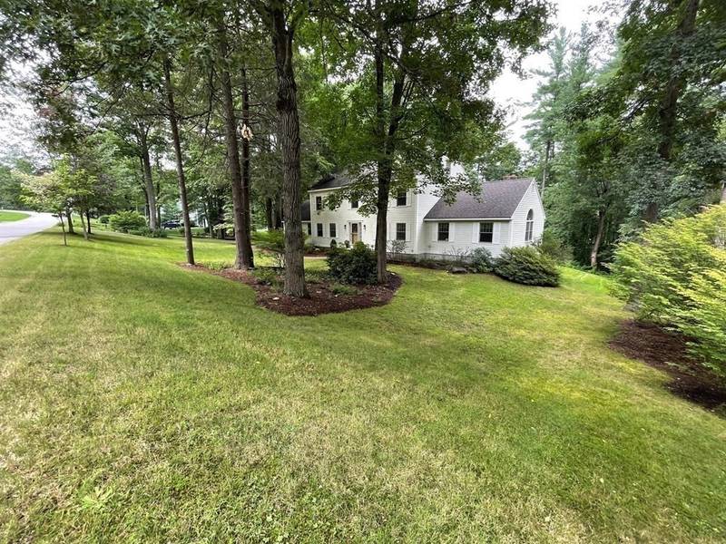 7 Wallace Circle, Londonderry, NH 03038