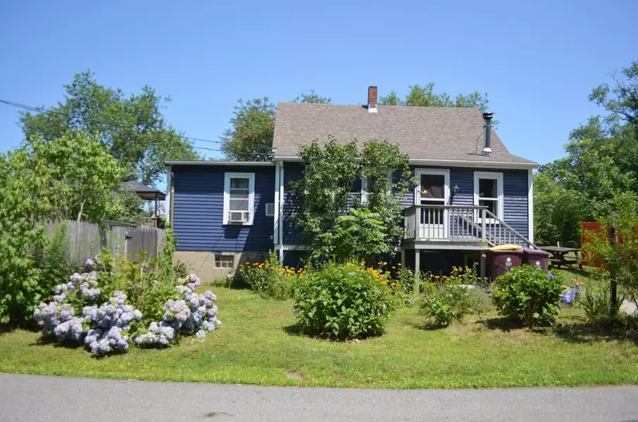 62 Allen St, Acushnet, MA 02743