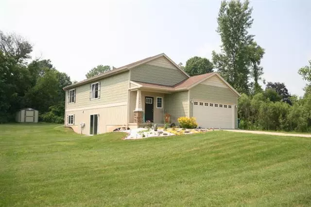 14747 Crescent Meadows Drive, Cedar Springs, MI 49319