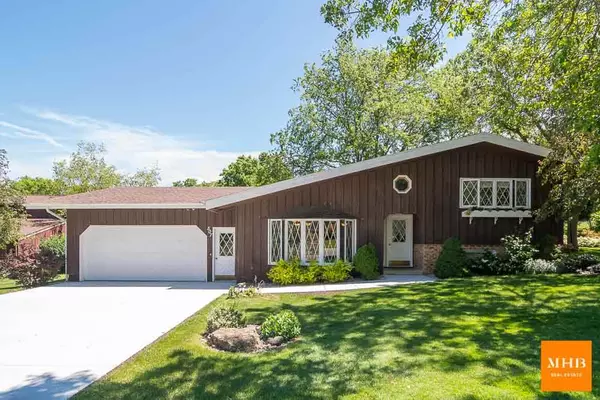 507 Park View Dr, Mount Horeb, WI 53572