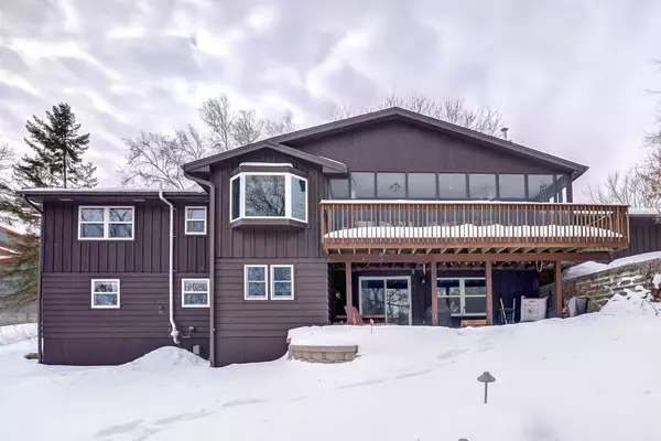 513 Park View Dr, Mount Horeb, WI 53572