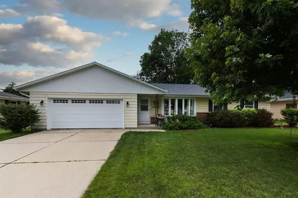 1811 Clover Ln, Janesville, WI 53545