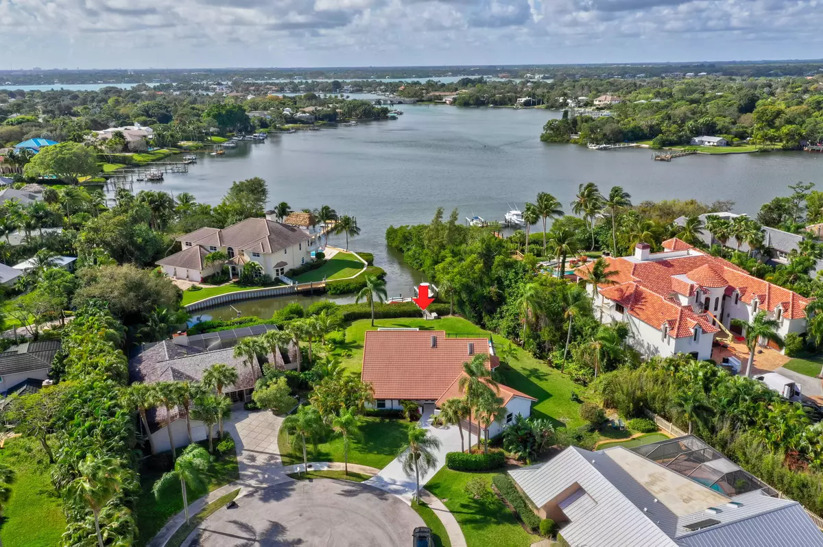 Tequesta, FL 33469,141 W Pine Hill TRL