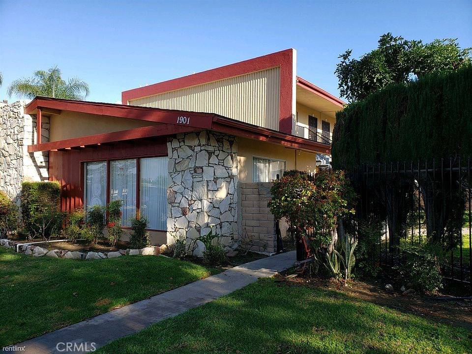 Fullerton, CA 92831,1901 1909 E Wilshire AVE