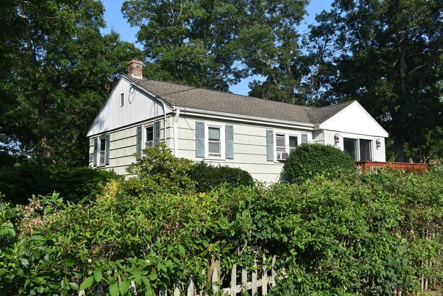 33 Arrowhead Drive, Wareham, MA 02532