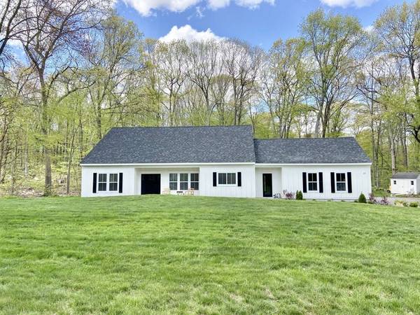 39 Chestnut St, Hopkinton, MA 01748