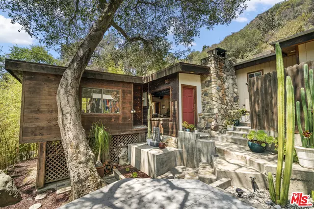 583 N Creek Trl, Topanga, CA 90290