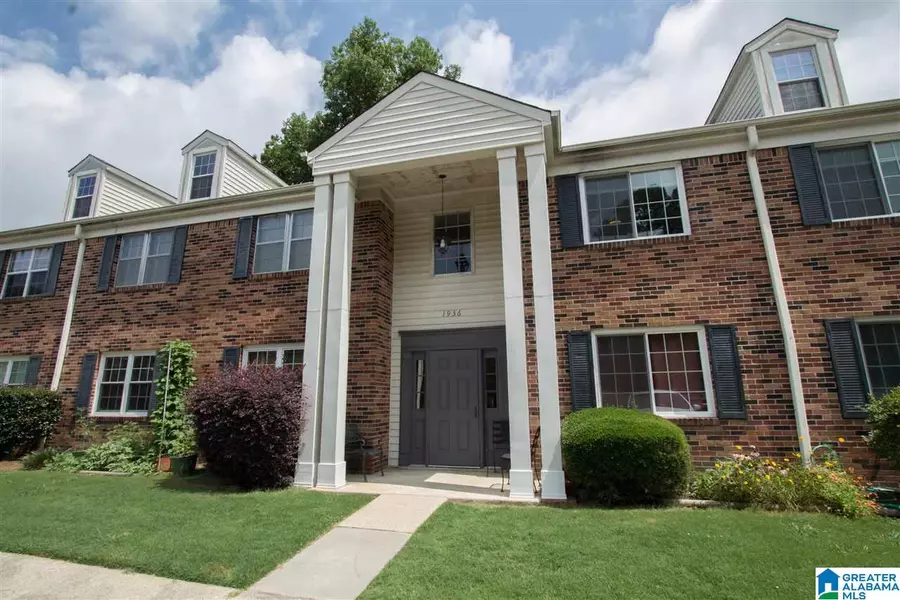 1936 SHADES CLIFF TERRACE #D, Homewood, AL 35216