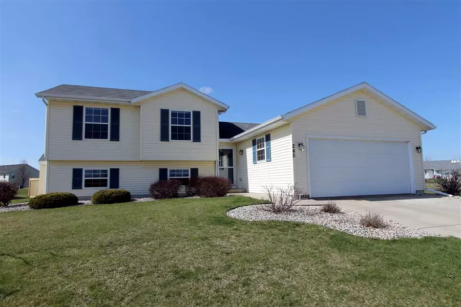 245 GREEN VIEW DR, Belleville, WI 53508