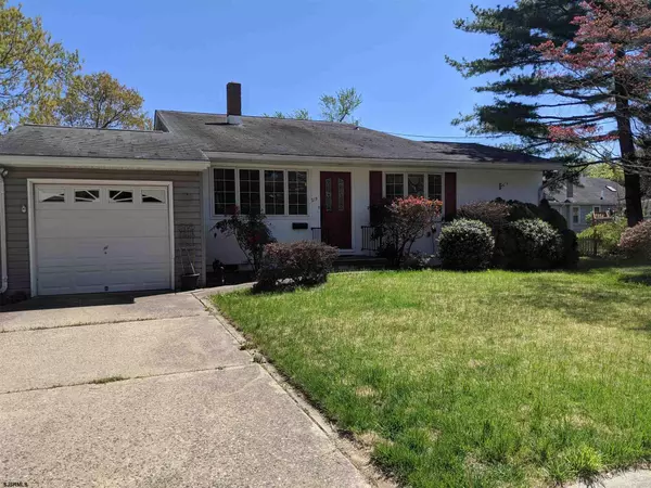 215 Hobart Ave, Absecon, NJ 08201