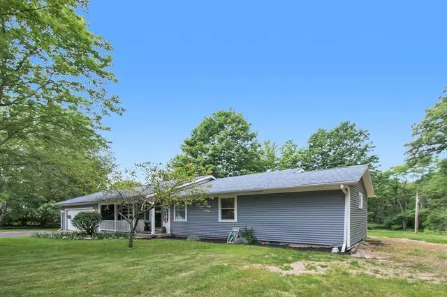 28042 Two Oaks Circle, Lawton, MI 49065