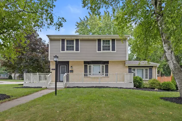431 Renson Rd, Hartland, WI 53029