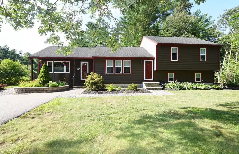 48 Woodhaven St, Carver, MA 02330