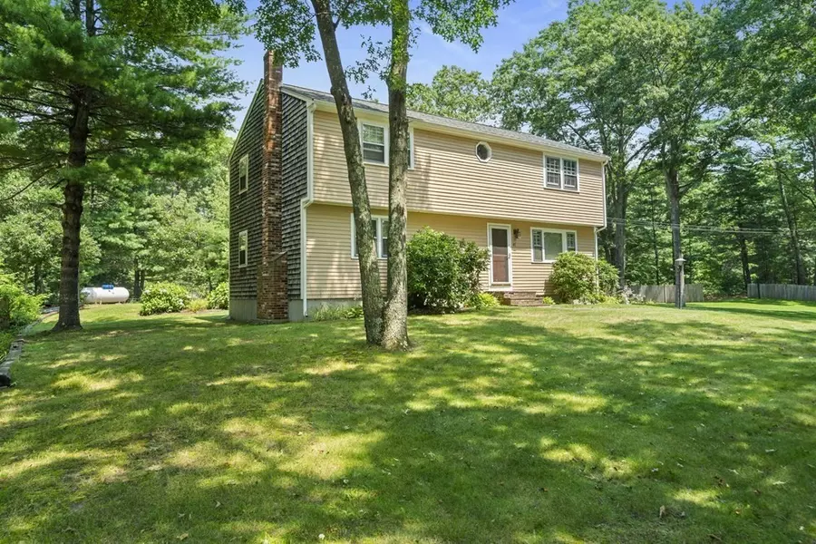 41 Forest St, Plympton, MA 02367